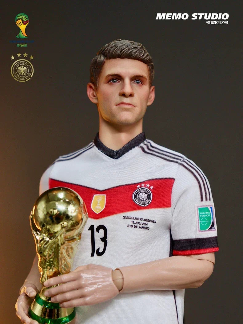 Memo Studio 1/6 Thomas Muller 2014 World Cup Custom Figure Set - upper-body close-up with trophy